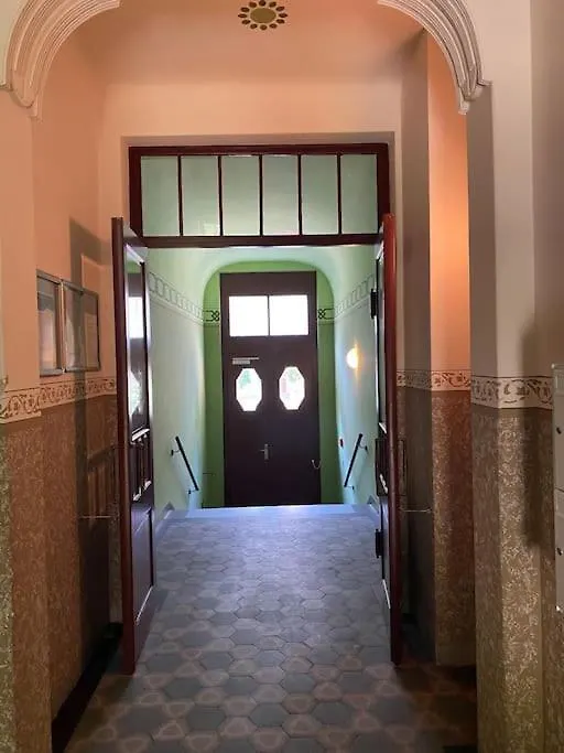 Modernes Apartment Mit Grosser Terrasse دريسدن